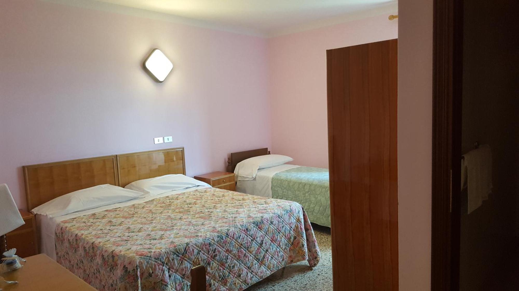 Albergo Ristorante Gualtieri Барберино-ді-Муджелло Номер фото